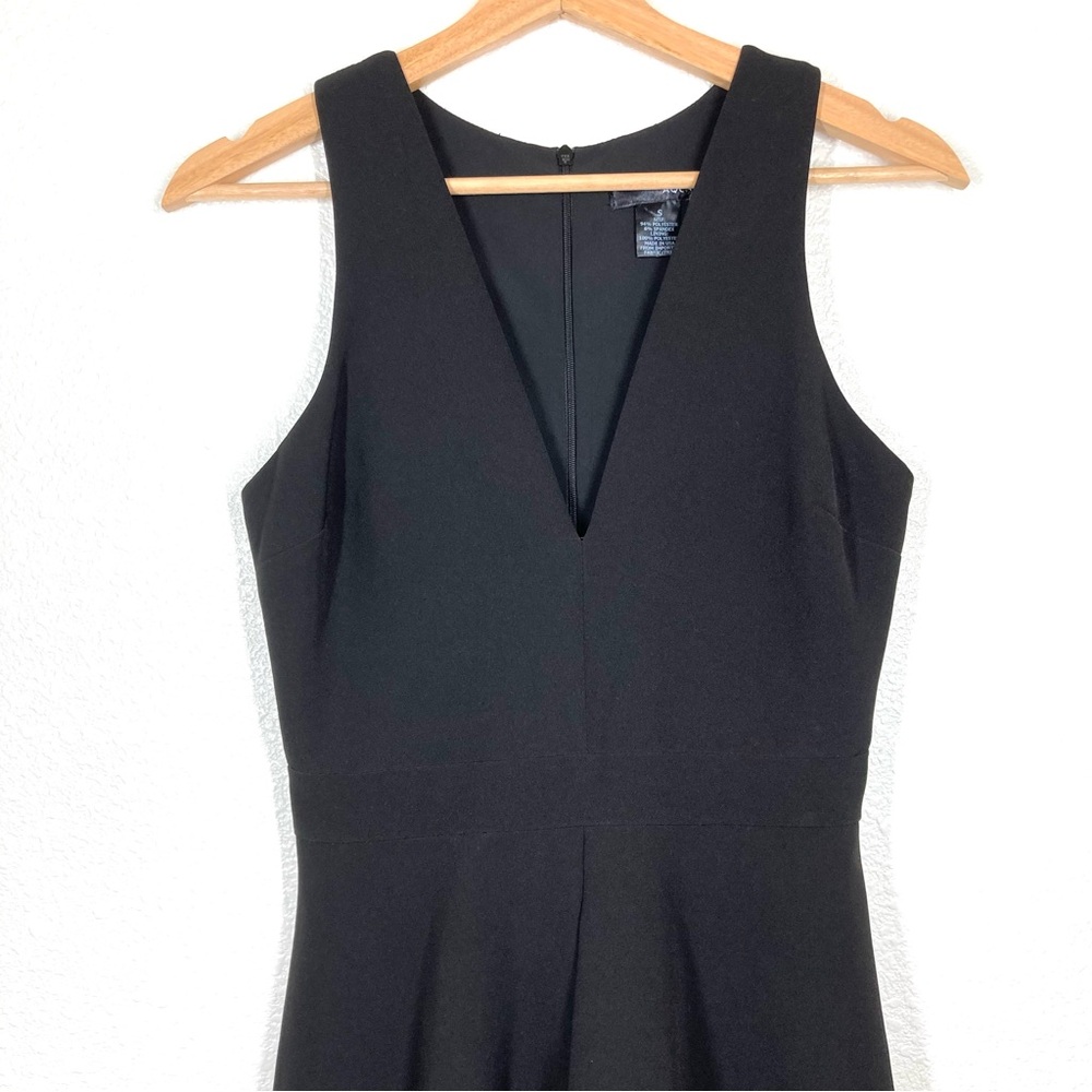 Aqua Women's Black Sleeve Less Mini Dress Small Deep V Neck Ruffled Skirt - Picture 4 of 14